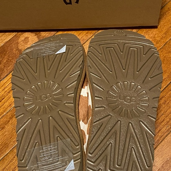 ❌SOLD❌UGG TASMAN COW PRINT SLIPPERS
Size Women 8 - Picture 7 of 7